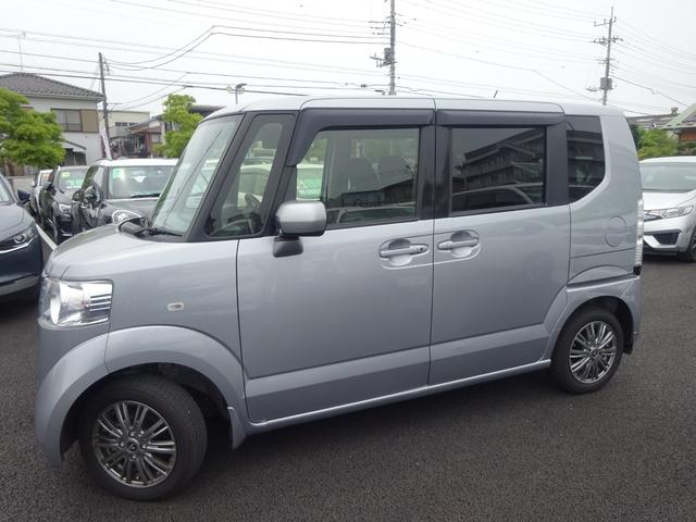 スローパー 車いす固定装置 電動ウィンチ アイドリングストップ スマートキー プッシュスタート 純正ギャザーズオーディオ CD 純正フロアマット 4人乗り(6枚目)