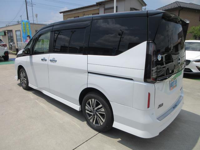 セレナ ｅ－パワー　ハイウェイスターＶ　オプションエアロ　プロパイロット　純正ナビ　フルセグＴＶ　全周囲カメラ　両側パワースライドドア　デジタルインナーミラー　ＥＴＣ　ＬＥＤヘッドライト　ＢＳＭ　置くだけ充電　インテリジェントキー（16枚目）