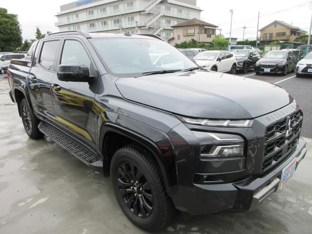 トライトン ＧＳＲ　４ＷＤ　黒革シート　純正ナビ　フルセグＴＶ　全周囲カメラ　レーダークルコン　シートヒーター　パワーシート　トノカバー　ローラーシャッター　ＬＥＤヘッドライト（6枚目）
