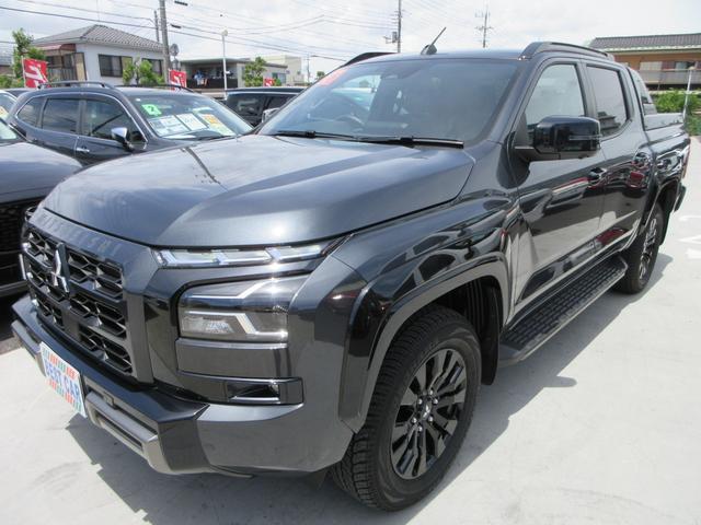トライトン ＧＳＲ　４ＷＤ　黒革シート　純正ナビ　フルセグＴＶ　全周囲カメラ　レーダークルコン　シートヒーター　パワーシート　トノカバー　ローラーシャッター　ＬＥＤヘッドライト（7枚目）