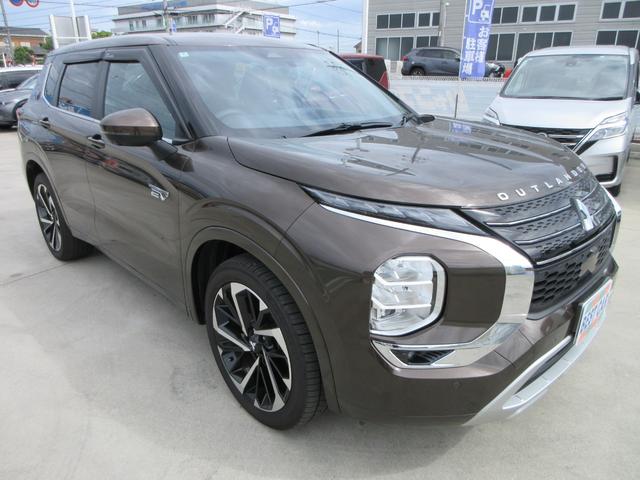 アウトランダーＰＨＥＶ Ｇ　４ＷＤ　純正９インチナビ　フルセグＴＶ　全周囲カメラ　パワーバックドア　マイパイロット　パドルシフト　前後ドラレコ　ＥＴＣ　社外デジタルインナーミラー　ハーフレザーシート　シートヒーター　パワーシート（6枚目）