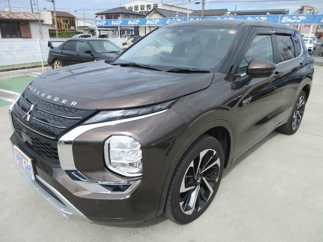 アウトランダーＰＨＥＶ Ｇ　４ＷＤ　純正９インチナビ　フルセグＴＶ　全周囲カメラ　パワーバックドア　マイパイロット　パドルシフト　前後ドラレコ　ＥＴＣ　社外デジタルインナーミラー　ハーフレザーシート　シートヒーター　パワーシート（7枚目）