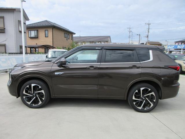 アウトランダーＰＨＥＶ Ｇ　４ＷＤ　純正９インチナビ　フルセグＴＶ　全周囲カメラ　パワーバックドア　マイパイロット　パドルシフト　前後ドラレコ　ＥＴＣ　社外デジタルインナーミラー　ハーフレザーシート　シートヒーター　パワーシート（14枚目）