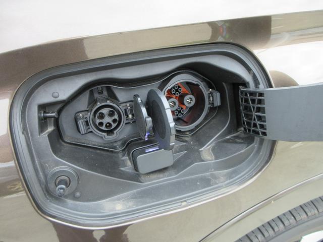 アウトランダーＰＨＥＶ Ｇ　４ＷＤ　純正９インチナビ　フルセグＴＶ　全周囲カメラ　パワーバックドア　マイパイロット　パドルシフト　前後ドラレコ　ＥＴＣ　社外デジタルインナーミラー　ハーフレザーシート　シートヒーター　パワーシート（21枚目）