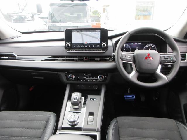 アウトランダーＰＨＥＶ Ｇ　４ＷＤ　純正９インチナビ　フルセグＴＶ　全周囲カメラ　パワーバックドア　マイパイロット　パドルシフト　前後ドラレコ　ＥＴＣ　社外デジタルインナーミラー　ハーフレザーシート　シートヒーター　パワーシート（49枚目）