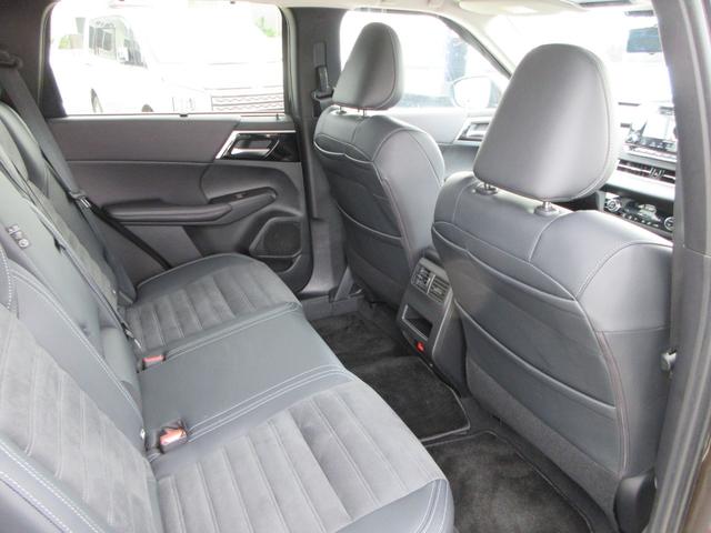 アウトランダーＰＨＥＶ Ｇ　４ＷＤ　純正９インチナビ　フルセグＴＶ　全周囲カメラ　パワーバックドア　マイパイロット　パドルシフト　前後ドラレコ　ＥＴＣ　社外デジタルインナーミラー　ハーフレザーシート　シートヒーター　パワーシート（51枚目）