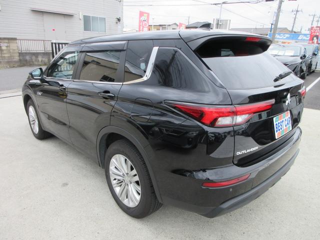 アウトランダーＰＨＥＶ Ｍ　４ＷＤ　純正９インチナビフルセグＴＶ　全周囲カメラ　マイパイロット　パドルシフト　ＥＴＣ　シートヒーター　ステアリングヒーター　ＬＥＤヘッド　ワイアレス充電　１８インチＡＷ　スマートキー　充電ケーブル（16枚目）