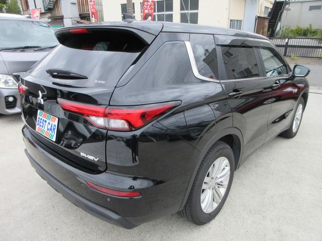 アウトランダーＰＨＥＶ Ｍ　４ＷＤ　純正９インチナビフルセグＴＶ　全周囲カメラ　マイパイロット　パドルシフト　ＥＴＣ　シートヒーター　ステアリングヒーター　ＬＥＤヘッド　ワイアレス充電　１８インチＡＷ　スマートキー　充電ケーブル（17枚目）