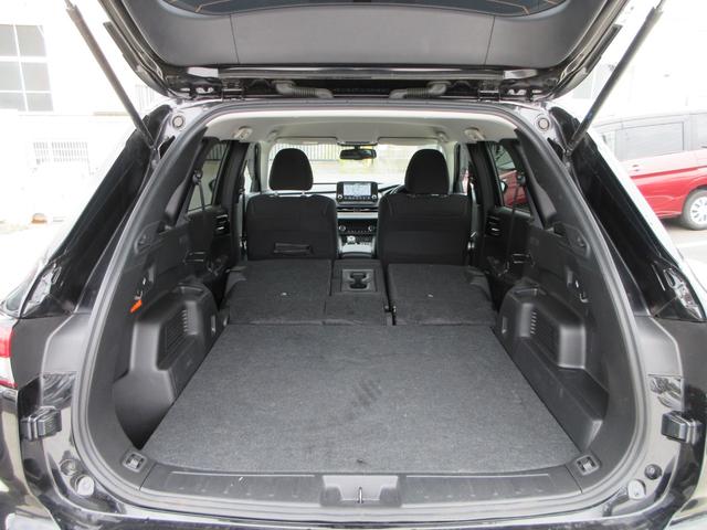 アウトランダーＰＨＥＶ Ｍ　４ＷＤ　純正９インチナビフルセグＴＶ　全周囲カメラ　マイパイロット　パドルシフト　ＥＴＣ　シートヒーター　ステアリングヒーター　ＬＥＤヘッド　ワイアレス充電　１８インチＡＷ　スマートキー　充電ケーブル（18枚目）