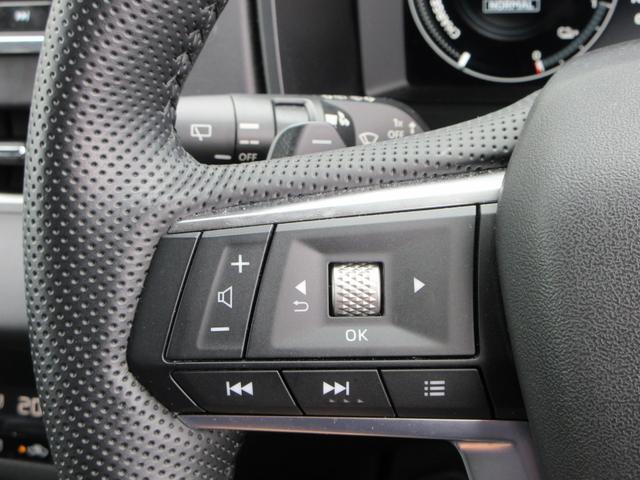 アウトランダーＰＨＥＶ Ｍ　４ＷＤ　純正９インチナビフルセグＴＶ　全周囲カメラ　マイパイロット　パドルシフト　ＥＴＣ　シートヒーター　ステアリングヒーター　ＬＥＤヘッド　ワイアレス充電　１８インチＡＷ　スマートキー　充電ケーブル（26枚目）