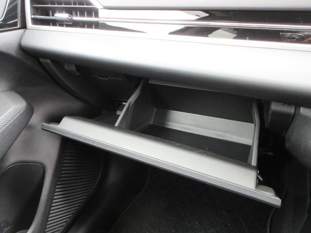 アウトランダーＰＨＥＶ Ｍ　４ＷＤ　純正９インチナビフルセグＴＶ　全周囲カメラ　マイパイロット　パドルシフト　ＥＴＣ　シートヒーター　ステアリングヒーター　ＬＥＤヘッド　ワイアレス充電　１８インチＡＷ　スマートキー　充電ケーブル（29枚目）