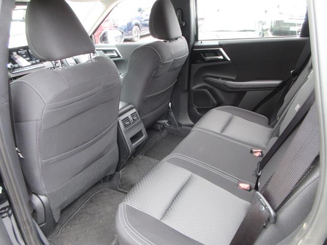 アウトランダーＰＨＥＶ Ｍ　４ＷＤ　純正９インチナビフルセグＴＶ　全周囲カメラ　マイパイロット　パドルシフト　ＥＴＣ　シートヒーター　ステアリングヒーター　ＬＥＤヘッド　ワイアレス充電　１８インチＡＷ　スマートキー　充電ケーブル（50枚目）