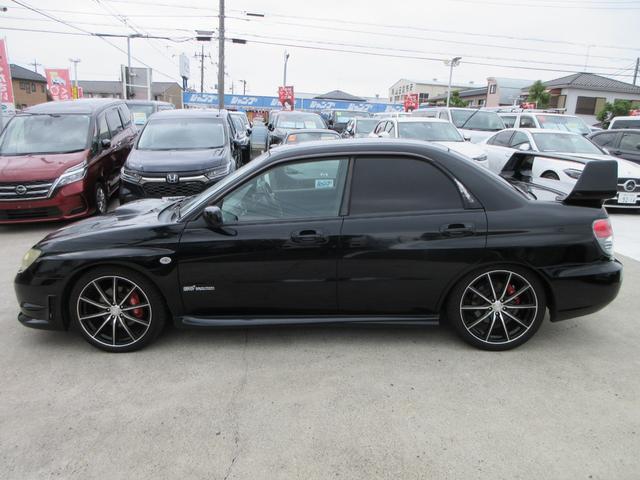 インプレッサ ＷＲＸ　５速ＭＴ　４ＷＤ　リアスポイラー　ＳＴＩマフラー　カロッツェリアオーディオ　バックカメラ　ＥＴＣ　純正ｍｏｍｏステアリング　社外１８インチＡＷ　キーレスエントリー　Ｂｌｕｅｔｏｏｔｈ（14枚目）
