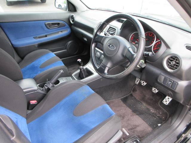 インプレッサ ＷＲＸ　５速ＭＴ　４ＷＤ　リアスポイラー　ＳＴＩマフラー　カロッツェリアオーディオ　バックカメラ　ＥＴＣ　純正ｍｏｍｏステアリング　社外１８インチＡＷ　キーレスエントリー　Ｂｌｕｅｔｏｏｔｈ（38枚目）