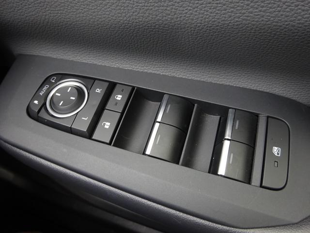 プリウス Ｇ　純正８インチディスプレイ　フルセグＴＶ　アラウンドビューモニター　ドライブレコーダー　ＥＴＣ２．０　Ｂｌｕｅｔｏｏｔｈ　ＵＳＢ　アダプティブクルーズコントロール　ブラインドスポットモニター（26枚目）