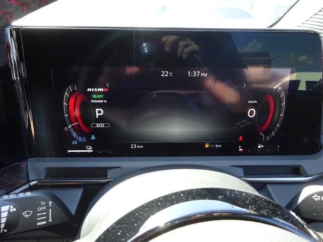オーラ ニスモ　アラウンドビューモニター　レーンキープアシスト　ブラインドスポットモニター　デジタルインナーミラー　オートライト　オートハイビーム　パワーシート　ＬＥＤヘッドライト　電動格納ミラー　スマートキー（20枚目）