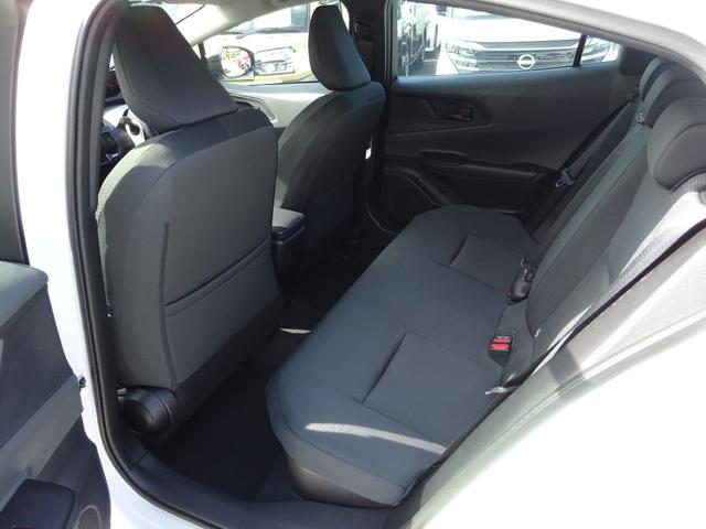 プリウス Ｘ　ＡＣ１００Ｖ　ＵＳＢ　アダプティブクルーズコントロール　ブラインドスポットモニター　レーンキープアシスト　オートライト　オートハイビーム　電動格納ミラー　スマートキー　寒冷地仕様　ＬＥＤヘッドライト（38枚目）