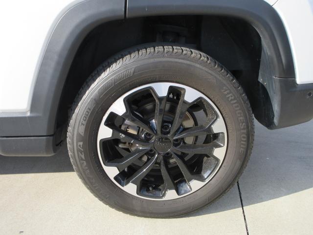 ジープ・コンパス ロンジチュード 4WD 純正10.1インチナビ フルセグTV バックカメラ アダプティブクルーズコントロール ドラレコ ETC アクティブパークセンス ブラインドスポットモニター ハーフレザーシート ルーフレール(10枚目)