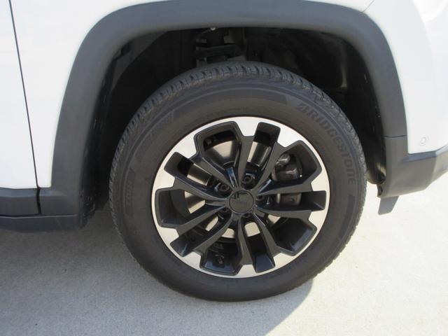 ジープ・コンパス ロンジチュード 4WD 純正10.1インチナビ フルセグTV バックカメラ アダプティブクルーズコントロール ドラレコ ETC アクティブパークセンス ブラインドスポットモニター ハーフレザーシート ルーフレール(12枚目)