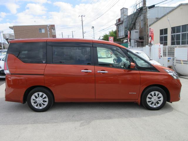 セレナ XV 純正10インチナビ フルセグTV 全周囲カメラ 後席フリップダウンモニター 両側パワースライドドア クルーズコントロール ドライブレコーダー ETC シートヒーター ステアリングヒーター 防水シート(13枚目)