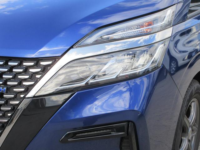 セレナ オーテック　スポーツスペック　プロパイロット　専用レザーシート　純正１０インチナビ　フルセグＴＶ　後席フリップダウンモニター　全周囲カメラ　両側パワースライドドア　ドライブレコーダー　ＥＴＣ　シートヒーター　ステアリングヒーター（8枚目）