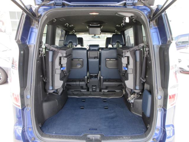 セレナ オーテック　スポーツスペック　プロパイロット　専用レザーシート　純正１０インチナビ　フルセグＴＶ　後席フリップダウンモニター　全周囲カメラ　両側パワースライドドア　ドライブレコーダー　ＥＴＣ　シートヒーター　ステアリングヒーター（18枚目）