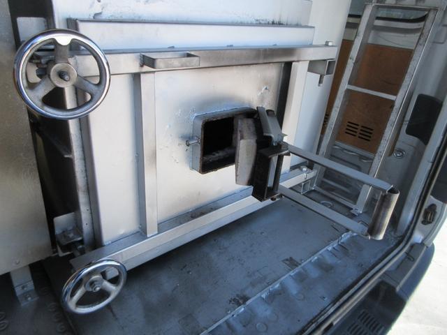 ハイエースバン ロングジャストローDX ペット火葬車 ストラーダナビ フルセグTV バックモニター ドライブレコーダー ETC ブルートゥース トヨタセーフティセンス 電動格納ドアミラー 記録簿(19枚目)