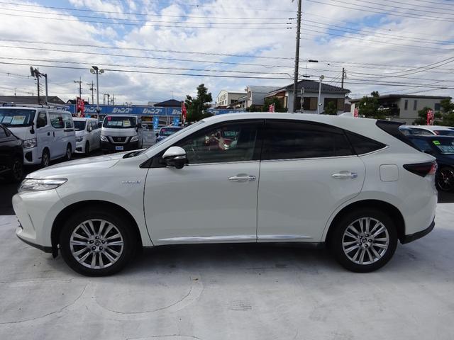 ハリアーハイブリッド プレミアム　メタル　アンド　レザーパッケージ　４ＷＤ　トヨタセーフティセンス　純正８インチナビ　フルセグＴＶ　パワーバックドア　バックカメラ　ドライブレコーダー　ＥＴＣ２．０　ＢｌｕｅｔｏｏｔｈＤＩＳＣ　ＵＳＢ　アダプティブクルーズコントロール（9枚目）