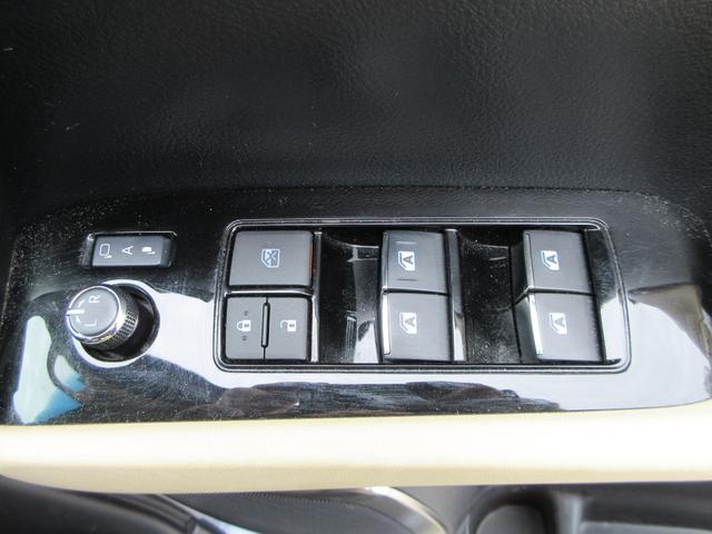 ヴェルファイアハイブリッド Ｖ　４ＷＤ　カロッツェリアナビ　フルセグＴＶ　バックカメラ　後席フリップダウンモニター　パワーバックドア　両側パワースライドドア　クルーズコントロール　ドラレコ　ＥＴＣ　パワーシート　ＬＥＤヘッドライト（30枚目）