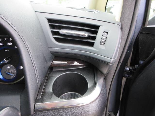 ヴェルファイアハイブリッド Ｖ　４ＷＤ　カロッツェリアナビ　フルセグＴＶ　バックカメラ　後席フリップダウンモニター　パワーバックドア　両側パワースライドドア　クルーズコントロール　ドラレコ　ＥＴＣ　パワーシート　ＬＥＤヘッドライト（32枚目）