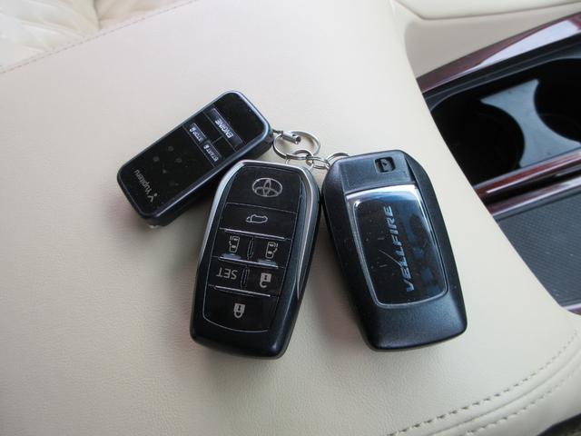 ヴェルファイアハイブリッド Ｖ　４ＷＤ　カロッツェリアナビ　フルセグＴＶ　バックカメラ　後席フリップダウンモニター　パワーバックドア　両側パワースライドドア　クルーズコントロール　ドラレコ　ＥＴＣ　パワーシート　ＬＥＤヘッドライト（61枚目）