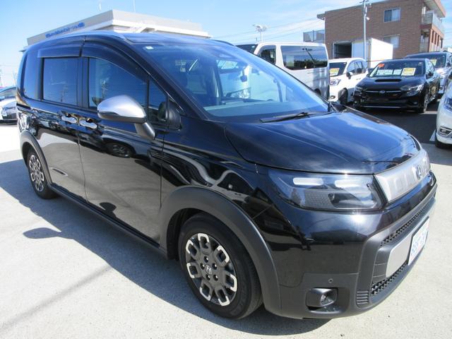 フリード クロスター 純正9インチナビ フルセグTV アップルカープレイ アンドロイドオート バックカメラ 両側パワースライドドア アダプティブクルーズコントロール ETC シートヒーター LEDヘッド 純正15インチAW(6枚目)