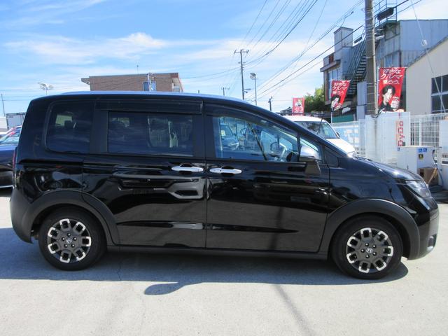 フリード クロスター 純正9インチナビ フルセグTV アップルカープレイ アンドロイドオート バックカメラ 両側パワースライドドア アダプティブクルーズコントロール ETC シートヒーター LEDヘッド 純正15インチAW(13枚目)