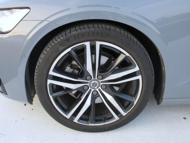 S60 B5 Rデザイン 純正9インチナビフルセグTV 全周囲カメラ ハーマンカードンサウンド クルーズコントロール ハーフレザーシート シートヒーター パワーシート ヘッドアップディスプレイ LEDヘッド 純正19インチAW(9枚目)