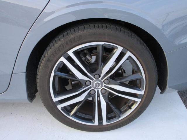 S60 B5 Rデザイン 純正9インチナビフルセグTV 全周囲カメラ ハーマンカードンサウンド クルーズコントロール ハーフレザーシート シートヒーター パワーシート ヘッドアップディスプレイ LEDヘッド 純正19インチAW(10枚目)