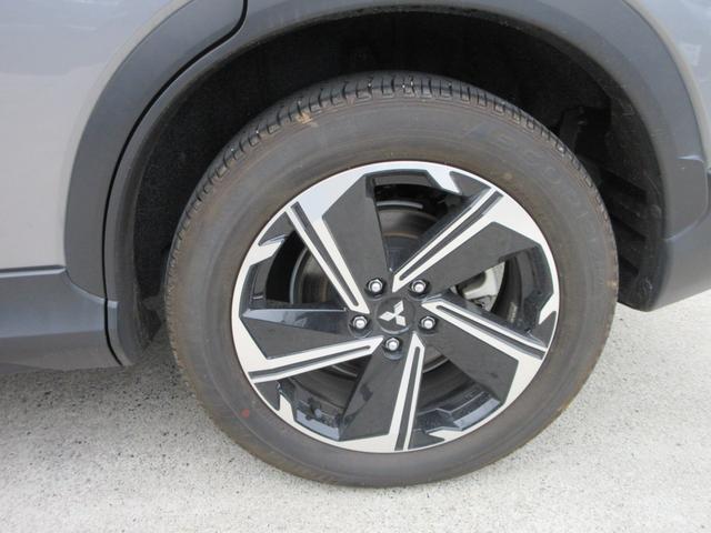 エクリプスクロスＰＨＥＶ Ｇ　４ＷＤ　純正ナビ　フルセグＴＶ　バックカメラ　マイパイロット　パドルシフト　ハーフレザーシート　シートヒーター　パワーシート　ステアリングヒーター　ヘッドアップディスプレイ　ＬＥＤヘッド　充電ケーブル（10枚目）