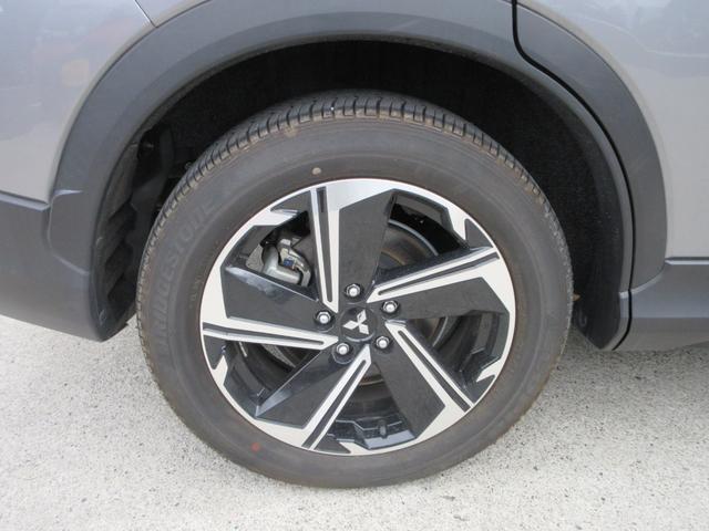 エクリプスクロスＰＨＥＶ Ｇ　４ＷＤ　純正ナビ　フルセグＴＶ　バックカメラ　マイパイロット　パドルシフト　ハーフレザーシート　シートヒーター　パワーシート　ステアリングヒーター　ヘッドアップディスプレイ　ＬＥＤヘッド　充電ケーブル（11枚目）