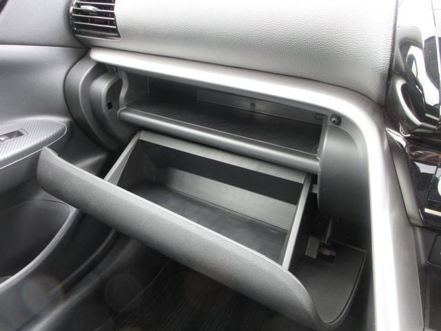 エクリプスクロスＰＨＥＶ Ｇ　４ＷＤ　純正ナビ　フルセグＴＶ　バックカメラ　マイパイロット　パドルシフト　ハーフレザーシート　シートヒーター　パワーシート　ステアリングヒーター　ヘッドアップディスプレイ　ＬＥＤヘッド　充電ケーブル（28枚目）