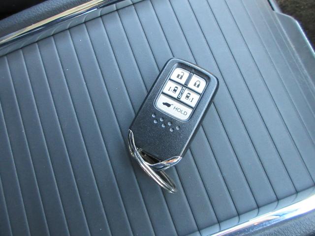 オデッセイハイブリッド e:HEVアブソルート・EX ホンダセンシング レザーシート 純正10インチナビ フルセグTV 後席フリップダウンモニター 全周囲カメラ パワーバックドア 両側パワースライドドア ドラレコ ETC シートヒーター パワーシート(61枚目)