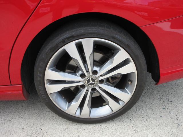 ＣＬＡクラス ＣＬＡ２２０　４マチック　４ＷＤ　プレミアムパッケージ　パノラミックスライディングルーフ　レザーシート　純正８型ナビ　フルセグＴＶ　バックカメラ　ハーマンカードンサウンド　クルーズコントロール　パドルシフト　ドラレコ　ＥＴＣ（10枚目）