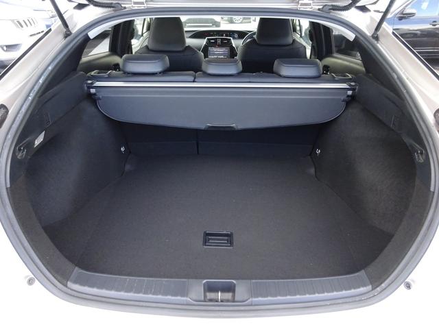 プリウス Ａツーリングセレクション　トヨタセーフティセンス　純正９インチナビ　フルセグＴＶ　バックカメラ　ドライブレコーダー　ＥＴＣ　Ｂｌｕｅｔｏｏｔｈ　ＤＩＳＣ　ＵＳＢ　アダプティブクルーズコントロール　ブラインドスポットモニター（15枚目）