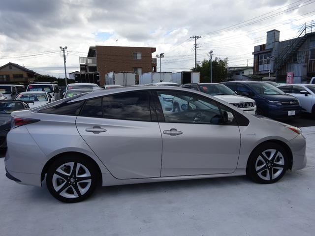 プリウス Ａツーリングセレクション　トヨタセーフティセンス　純正９インチナビ　フルセグＴＶ　バックカメラ　ドライブレコーダー　ＥＴＣ　Ｂｌｕｅｔｏｏｔｈ　ＤＩＳＣ　ＵＳＢ　アダプティブクルーズコントロール　ブラインドスポットモニター（16枚目）