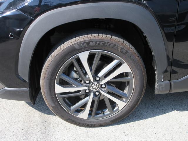 カローラクロス ハイブリッド Z ガラスルーフ 純正10.5インチナビ フルセグTV 全周囲カメラ パワーバックドア レーダークルーズコントロール ETC ハーフレザーシート シートヒーター パワーシート 18インチAW スマートキー(9枚目)