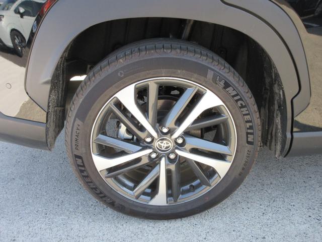 カローラクロス ハイブリッド Z ガラスルーフ 純正10.5インチナビ フルセグTV 全周囲カメラ パワーバックドア レーダークルーズコントロール ETC ハーフレザーシート シートヒーター パワーシート 18インチAW スマートキー(11枚目)