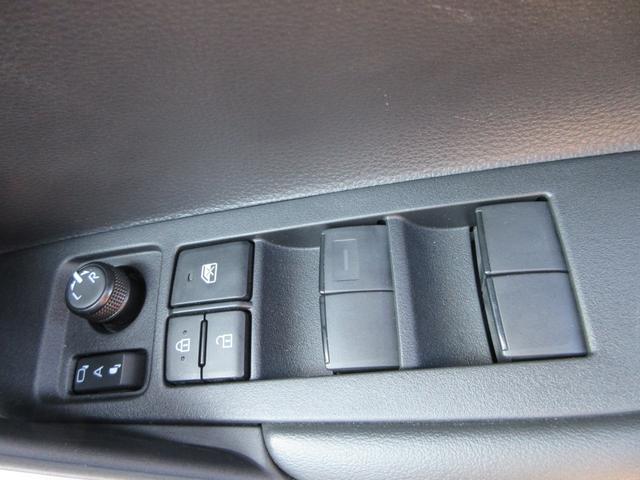 カローラクロス ハイブリッド Z ガラスルーフ 純正10.5インチナビ フルセグTV 全周囲カメラ パワーバックドア レーダークルーズコントロール ETC ハーフレザーシート シートヒーター パワーシート 18インチAW スマートキー(29枚目)