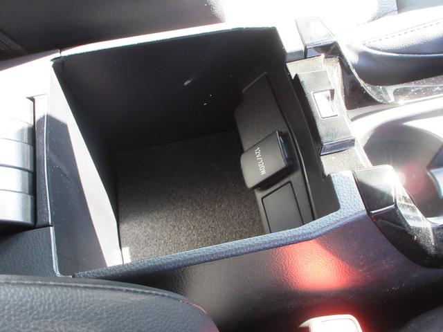 カローラクロス ハイブリッド Z ガラスルーフ 純正10.5インチナビ フルセグTV 全周囲カメラ パワーバックドア レーダークルーズコントロール ETC ハーフレザーシート シートヒーター パワーシート 18インチAW スマートキー(41枚目)