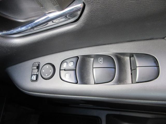 セレナ e-パワー ハイウェイスターV プロパイロット 純正10インチナビ フルセグTV 後席フリップダウンモニター 全周囲カメラ 両側パワースライドドア ドライブレコーダー ETC シートヒーター ステアリングヒーター 防水シート(30枚目)