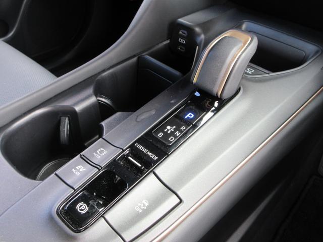 クラウンクロスオーバー Gレザーパッケージ 4WD 本革シート 純正12.3インチナビ フルセグTV 全周囲カメラ レーダークルーズコントロール ETC シートヒーター パワーシート ステアリングヒーター 純正21インチAW LEDヘッドライト(40枚目)