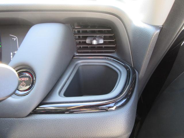 フィット e:HEVリュクス 純正9型ナビ フルセグTV 全周囲カメラ アダプティブクルーズコントロール ドラレコ ETC ハーフレザーシート シートヒーター ステアリングヒーター ブラインドスポットモニター LEDヘッドライト(29枚目)