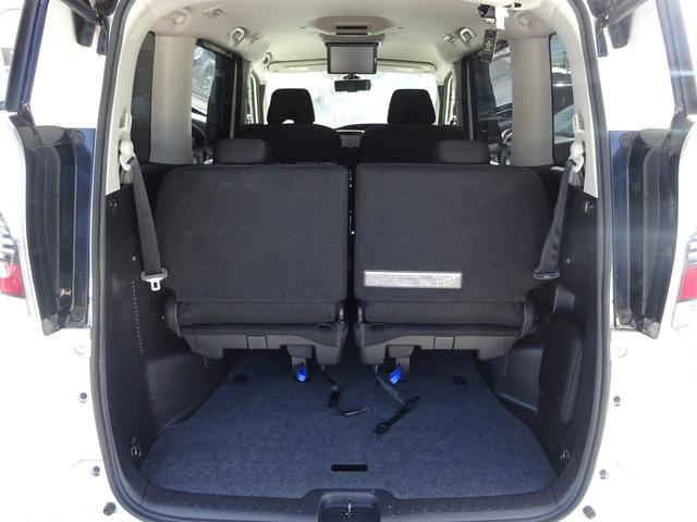 セレナ ｅ－パワー　ハイウェイスターＶ　プロパイロット　純正９インチナビ　フルセグＴＶ　後席フリップダウンモニター　両側パワースライドドア　アラウンドビューモニター　ドライブレコーダー　ＥＴＣ　レーンキープアシスト　ハンドルヒーター（15枚目）